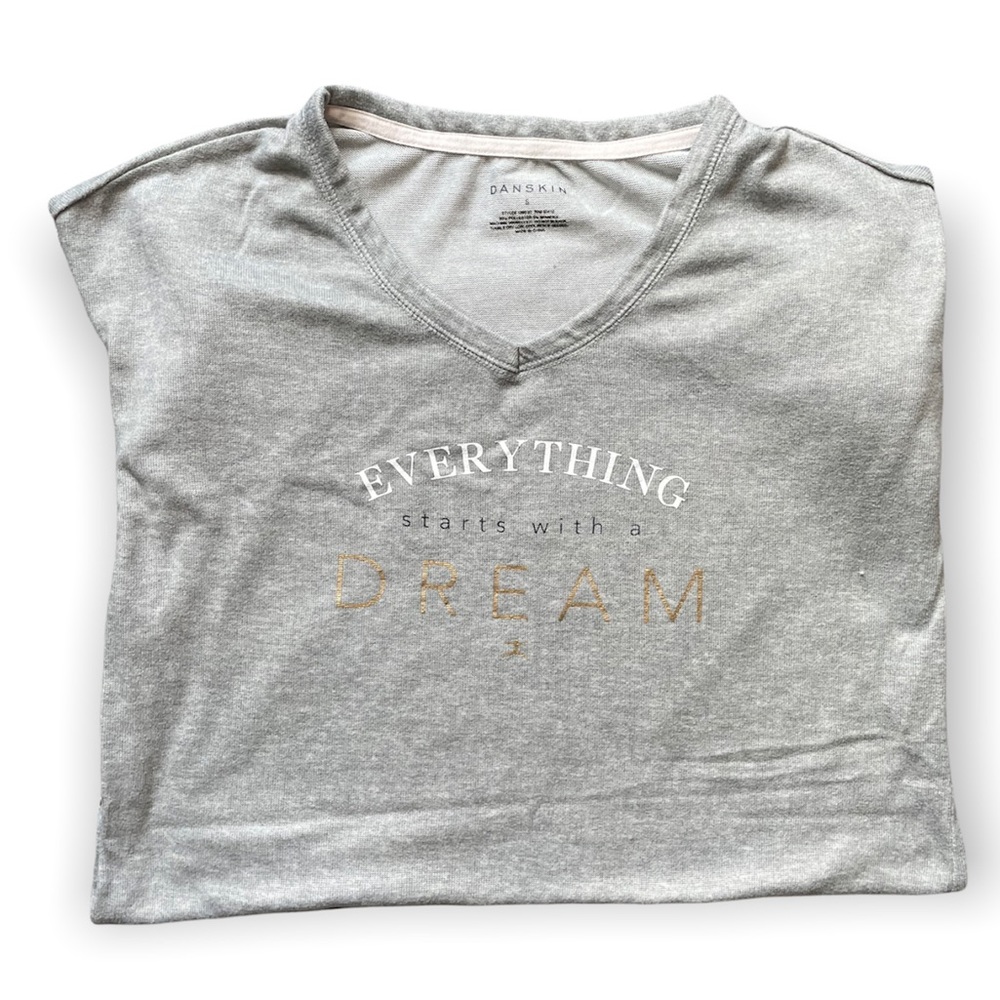 🌸Danskin grey”Everything Starts With A Dream” shirtsleeve nightgown